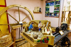 рядом с отелем Усадьба расположен музей Вознесенской матрёшки