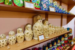 рядом с отелем Усадьба расположен музей Вознесенской матрёшки