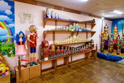 рядом с отелем Усадьба расположен музей Вознесенской матрёшки