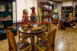 рядом с отелем Усадьба расположен музей Вознесенской матрёшки