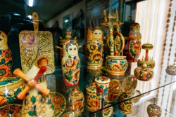 рядом с отелем Усадьба расположен музей Вознесенской матрёшки