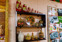 рядом с отелем Усадьба расположен музей Вознесенской матрёшки